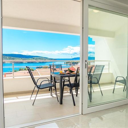 Best Island View Крес Екстериор снимка